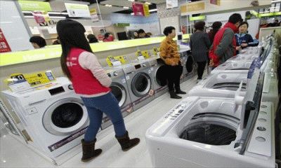 Выбор стиральной машины в магазине