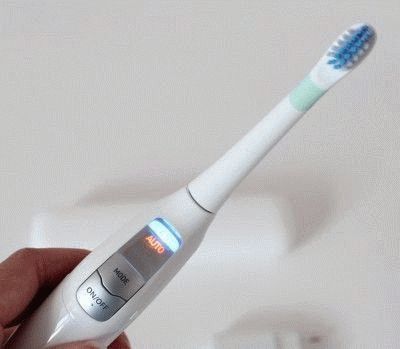 При работе зубная щётка издаёт особый звук