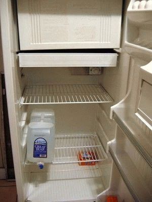 Холодильник работает, но не морозит